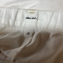 ホワイトワイドパンツの画像