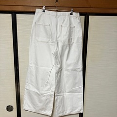 ホワイトワイドパンツの画像