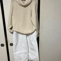 ホワイトワイドパンツの画像
