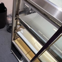 大穂製作所（OHO）製の対面冷蔵ショーケースの画像