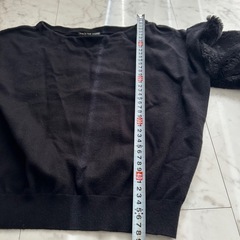 バルーンスリーブ ブラックニット　袖ファーTITE IN THE STORE フリーサイズの画像