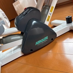 腹筋ローラーとエアロライフステッパーの画像