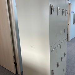 ステンレスロッカー　　8人用の画像