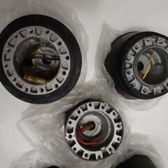 車種不明古い車用ステアリングボス。ジャンク品の画像