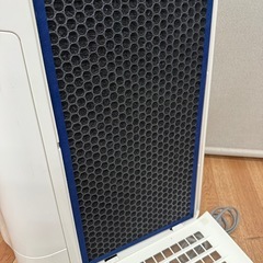 シャープ 加湿空気清浄機 KC-F70-W 2020製の画像