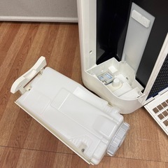 シャープ 加湿空気清浄機 KC-F70-W 2020製の画像