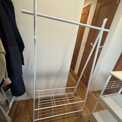 ハンガーラックの画像