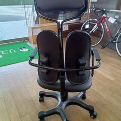 ★リユースのサカイつくば店★TK7236 ニトリ デュオレストチェア ブラック H110×D64×W64 クリーニング済みの画像