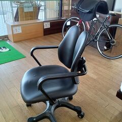 ★リユースのサカイつくば店★TK7236 ニトリ デュオレストチェア ブラック H110×D64×W64 クリーニング済みの画像
