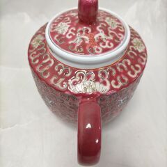 《美品》景徳鎮 ピンクティーポット 菊文様 花唐草 美品 中国茶器 陶磁器 工芸品 急須 インテリアにも映える華やかなティーポット　251111-7Tの画像