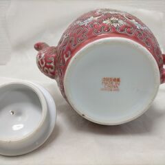 《美品》景徳鎮 ピンクティーポット 菊文様 花唐草 美品 中国茶器 陶磁器 工芸品 急須 インテリアにも映える華やかなティーポット　251111-7Tの画像
