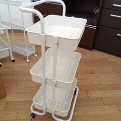 ★リユースのサカイつくば店★TK7239  キャスター付きワゴン ホワイト H86×D34×W42 クリーニング済みの画像