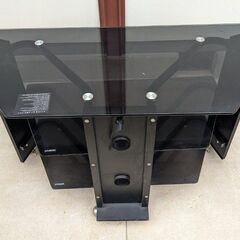■お値段以上！コーナー対応★ニトリの高級テレビ台・幅108ｃｍ★3段強化ガラス棚・50インチクラスにお勧め キャスター付きで移動も楽々◎の画像