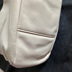 アイボリー ショルダーバッグ　KATHARINE HAMNETT LONDONの画像