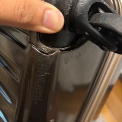 【引取早い方優先】スーツケース　破損ありの画像