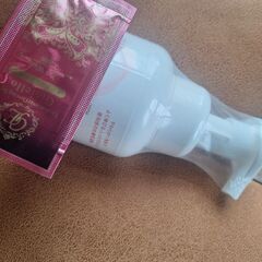 ボトルフェイスムースと、フェイスパックと、入浴剤の画像