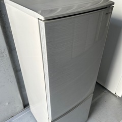 SHARP単身用冷蔵庫2020年製の画像