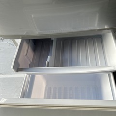 SHARP単身用冷蔵庫2020年製の画像