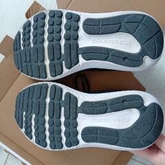 UNDER ARMOUR　スニーカーの画像