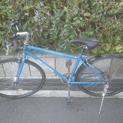 整備済み中古自転車　700ｘ28　税別￥12.800-　クロスバイク　外装６段　ブルー1111の画像
