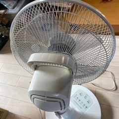 【お取引中】中古　扇風機　日立　HEF-80R ホワイト　リモコン付きの画像