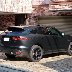 検査8年10月Fペイス 35t Rスポーツ 340PSV6スーチャー/マットブラックラッピング/パノラマルーフ/全方位カメラ/赤・黒レザー/10.2インチナビの画像