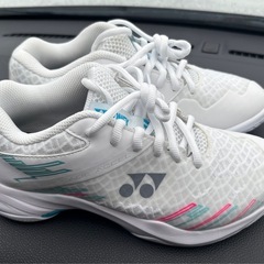 バドミントンシューズの画像