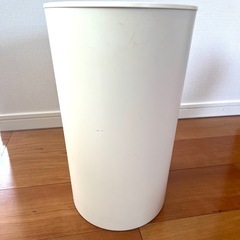 フタ付き ゴミ箱 ホワイト 上に物が置けるタイプ 33×32×36.5cm シンプルデザイン の画像