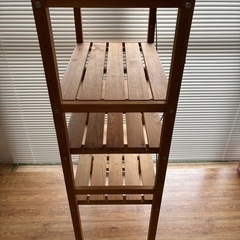 木のラックの画像