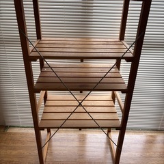 木のラックの画像