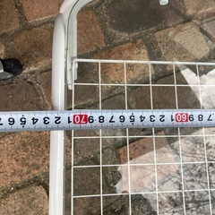 レトロポップ アイアン  ガラステーブル 白 ラック付き お洒落 机 インテリア 平成 昭和　の画像