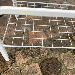 レトロポップ アイアン  ガラステーブル 白 ラック付き お洒落 机 インテリア 平成 昭和　の画像