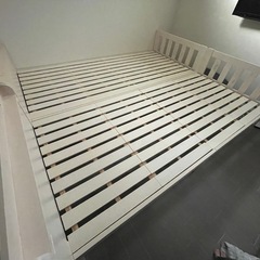 敷布団対応 連結できるすのこベッド 1台/お得な2台（連結ベッド ベッド シングル 収納 フレーム すのこベッド 親子ベッド すのこ ベット 宮付き シングルロング おしゃれ 白 北欧 宮棚 子供 親子 キングサイズ キング ガード ベッドガード 転落防止 木製 天然木 布団）の画像