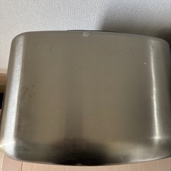 ステンレス　開閉ペダルゴミ箱　30リットルの画像