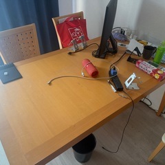 ダイニングテーブルの画像