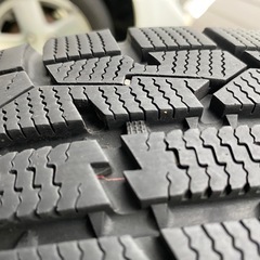 アルミ付きスタッドレス4本セットTOYO 165/70R14の画像