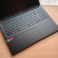 Asus Vivobook 2025年製の画像