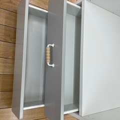 キッズ用ハンガー付き収納の画像