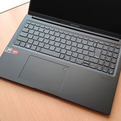 Asus Vivobook 2025年製の画像