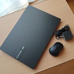 Asus Vivobook 2025年製の画像