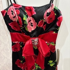 フラワープリントビジューつき付きミニドレス　ミニワンピース　の画像