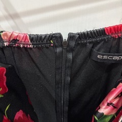 フラワープリントビジューつき付きミニドレス　ミニワンピース　の画像