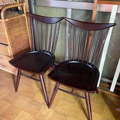 椅子　二脚の画像