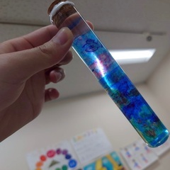 【アトリエべる国立駅前教室】🥶ガタガタブルブル🧊寒い時に見られる幻のオーロラが描ける⁉️の画像