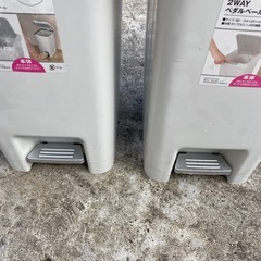 お取引中　中古　ゴミ箱 20㍑　2点まとめて　2WAYペダルペール　ホワイトの画像