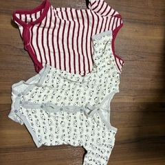 ①70〜80サイズレギンスと肌着の画像