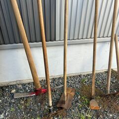 【B395】クワ/鍬/備中鍬/草刈り/ショベル/スコップ8点セット/工具/土掘り/土掘り起こし/畝作り/用品/園芸/雑貨/農具/農機具/庭/農作業/農業の画像