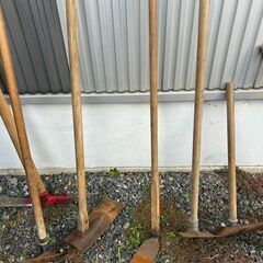 【B395】クワ/鍬/備中鍬/草刈り/ショベル/スコップ8点セット/工具/土掘り/土掘り起こし/畝作り/用品/園芸/雑貨/農具/農機具/庭/農作業/農業の画像
