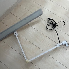 イトーキ　LEDデスクライト　の画像