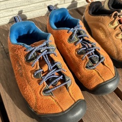 捨てるのなら欲しいという方限定keen子供靴2セットの画像